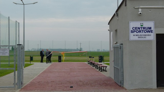 Centrum sportowe przy Szkole Podstawowej w Siedlcu zostało otwarte 8 października br.
