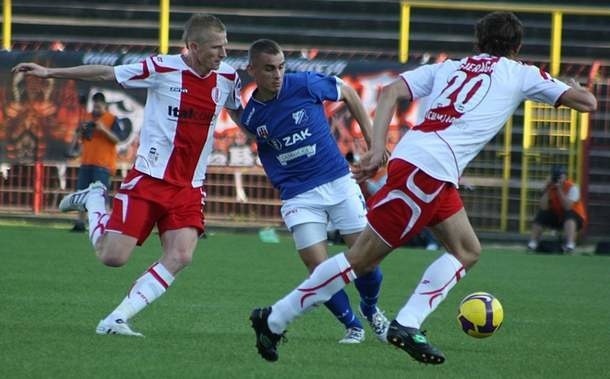 Rafał Niziołek (w niebieskiej koszulce) zdobył jedyną bramkę dla MKS-u.