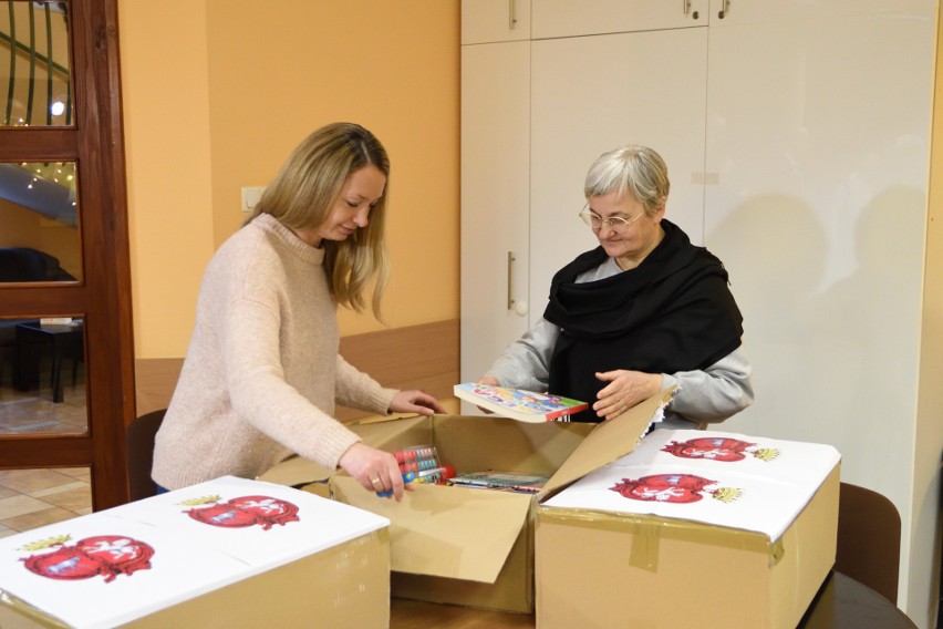 Dary dla chorych dzieci zostały przekazane z Choroszczy do Białegostoku. Zobaczcie zdjęcia
