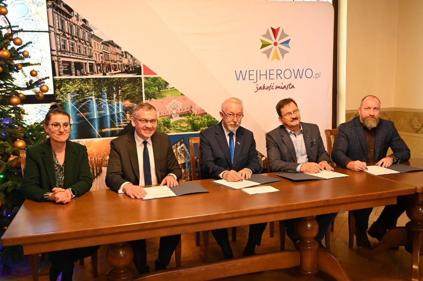 W Wejherowie podpisano umowę na przebudowę ul. Inwalidów...
