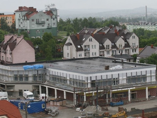 Przy ulicy Szydłówek Górny w Kielcach budowa obiektu, w którym znajdować się będzie Biedronka, zmierza ku końcowi. Planowane otwarcie sklepu to koniec czerwca.