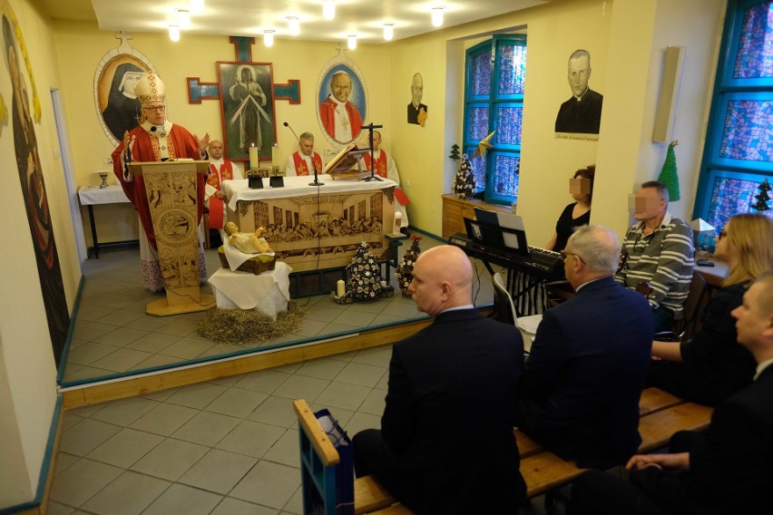 Arcybiskup Wiktor Skworc odprawił świąteczną mszę świętą w...