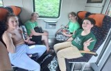 Niezwykła wycieczka uczniów ze szkoły numer 12 w Starachowicach. Pierwsza podróż pociągiem. Zobacz zdjęcia