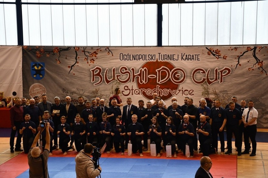Aż osiem medali Klubu Karate Morawica  i Piekoszów w turnieju na Starachowicach. Zobacz zdjęcia 