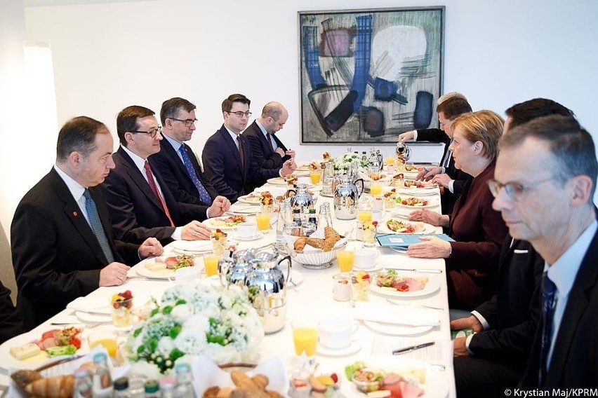 Premier Mateusz Morawiecki spotkał się w Berlinie z kanclerz Niemiec Angelą Merkel