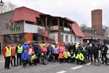 Kruszwica. Turystyczny sezon rowerowy 2022 nad Gopłem rozpoczęty. Cykliści wzięli udział w rajdzie inauguracyjnym. Zdjęcia