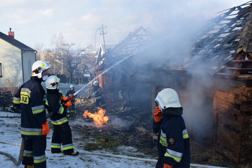 Dominikowice. Wybuch gazu rozsadził budynek. Poparzonego 53-latka zabrał śmigłowiec  [ZDJĘCIA] [WIDEO]