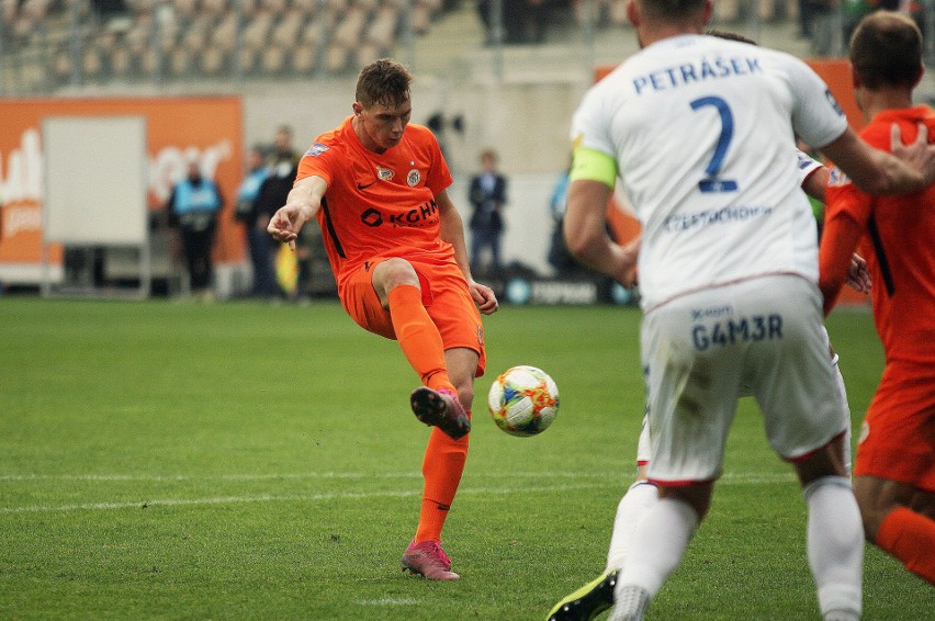 Zagłębie Lubin - Raków Częstochowa 2:2. Wysoki remis w Lubinie, gol 17-letniego debiutanta (wynik, zdjęcia, bramki, skrót)