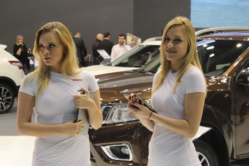 Kobiety na Motor Show 2016: Piękne hostessy czarują...