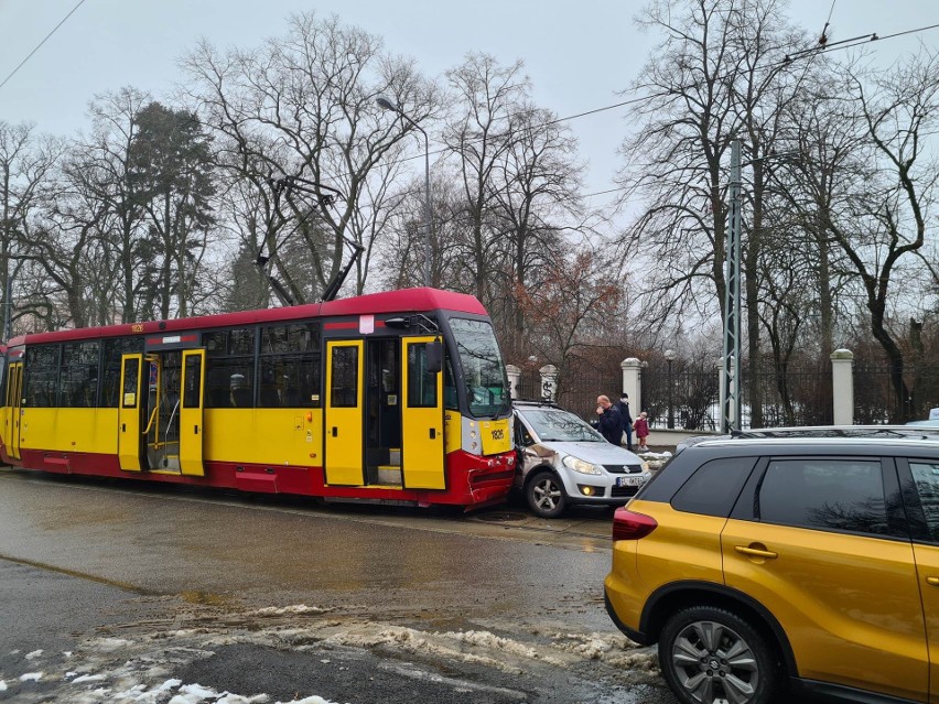 Wypadek tramwaju na ulicy Narutowicza w Łodzi. Są utrudnienia w ruchu