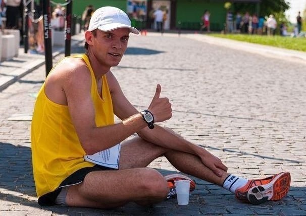 Mieszkający w Staszowie Damian Walczak zajął piątą pozycję w biegu na 10 kilometrów w Białej Podlaskiej. 
