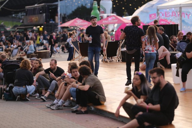 Zobacz kolejne zdjęcia. Przesuwaj zdjęcia w prawo - naciśnij strzałkę lub przycisk NASTĘPNE