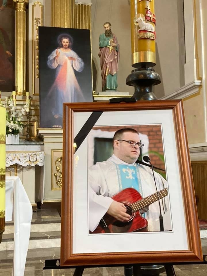 Zmarł ksiądz Jacek Darmofalski, wikariusz makowskiej fary. Miał 43 lata. Pogrzeb odbył się w Rypinie 18.08.2021 r.