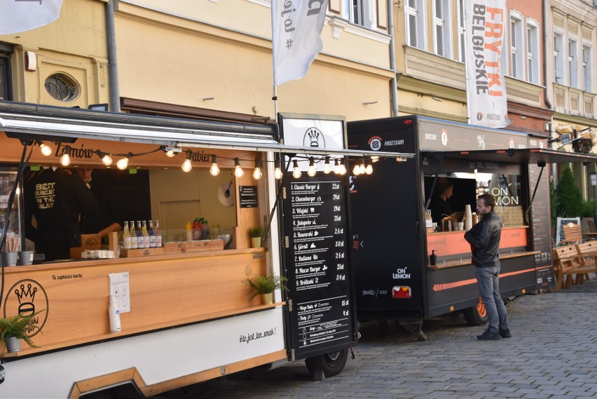 Zlot food trucków w Opolu. Na opolskim Rynku trwa Food Fest. Są pyszności z całego świata. Także dla wegan