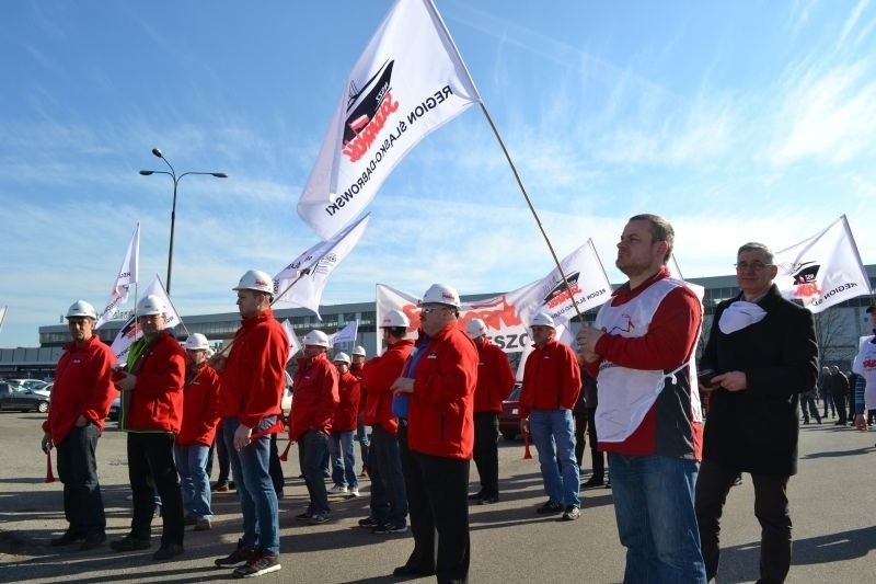 Pikieta Solidarniści przed Fiatem w Tychach