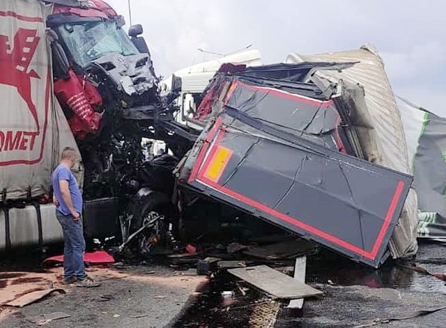 Wypadek na autostradzie A4. Zderzyły się TIRy.