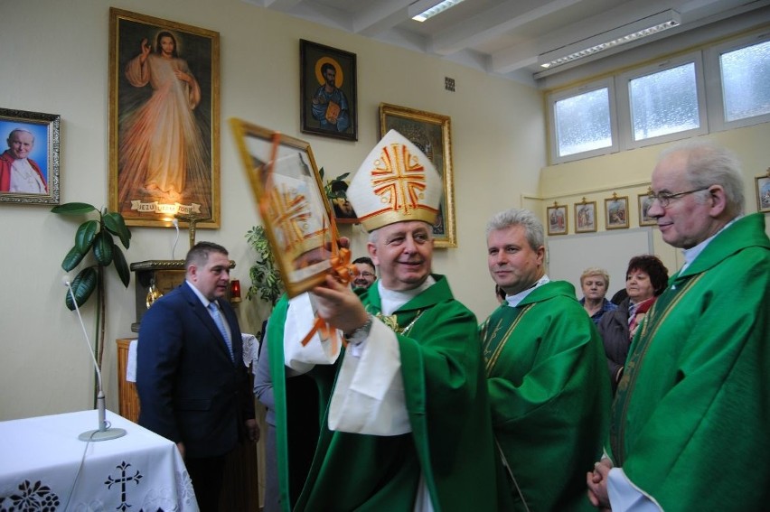 Biskup kielecki Jan Piotrowski, który w niedzielę odprawił...