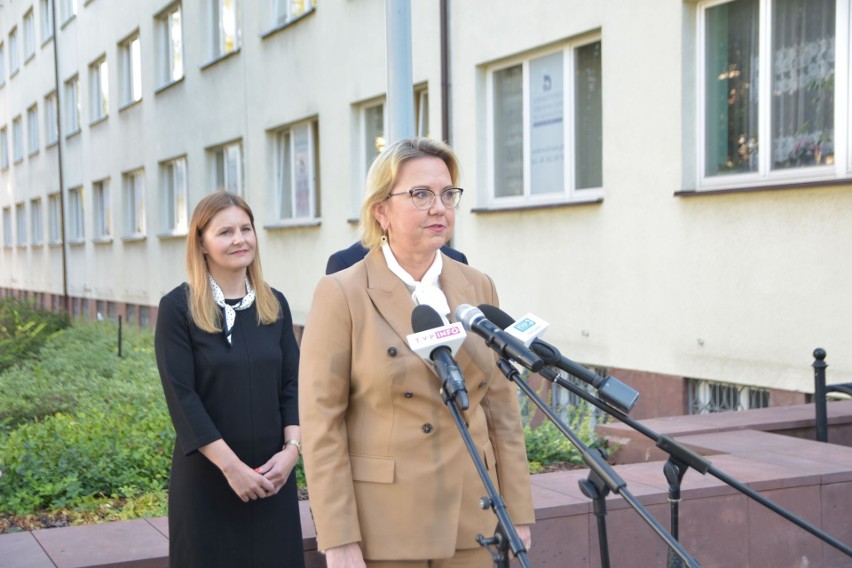 Ciepłe Mieszkanie, minister Anna Moskwa ogłosiła start ważnego programu. Są pieniądze dla właścicieli tysięcy mieszkań. Nabór we wrześniu