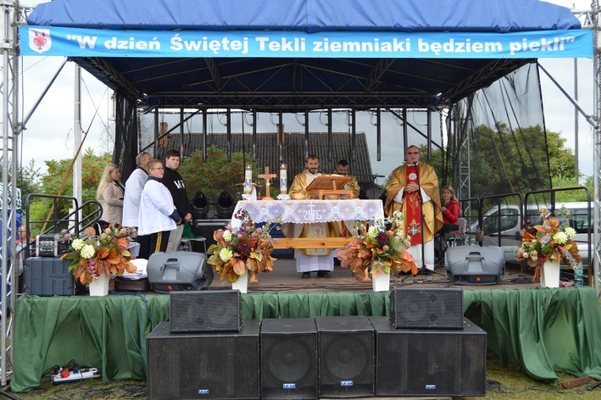 "W dzień świętej Tekli ziemniaki będziem piekli". W niedzielę, 19 września odbyła się tradycyjna impreza w Dębnie koło Rakowa (ZDJĘCIA)