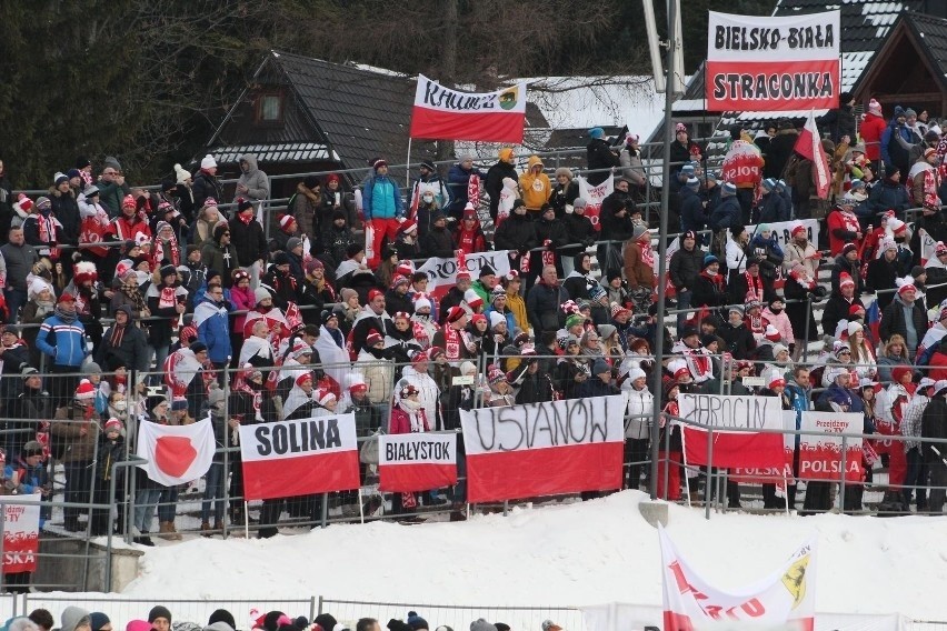 16.01.2022 r. Kibice na Pucharze Świata w skokach w...