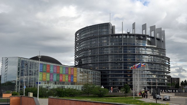 Media ujawniły nazwisko kolejnego europosła zamieszanego w aferę korupcyjną w Parlamencie Europejskim.