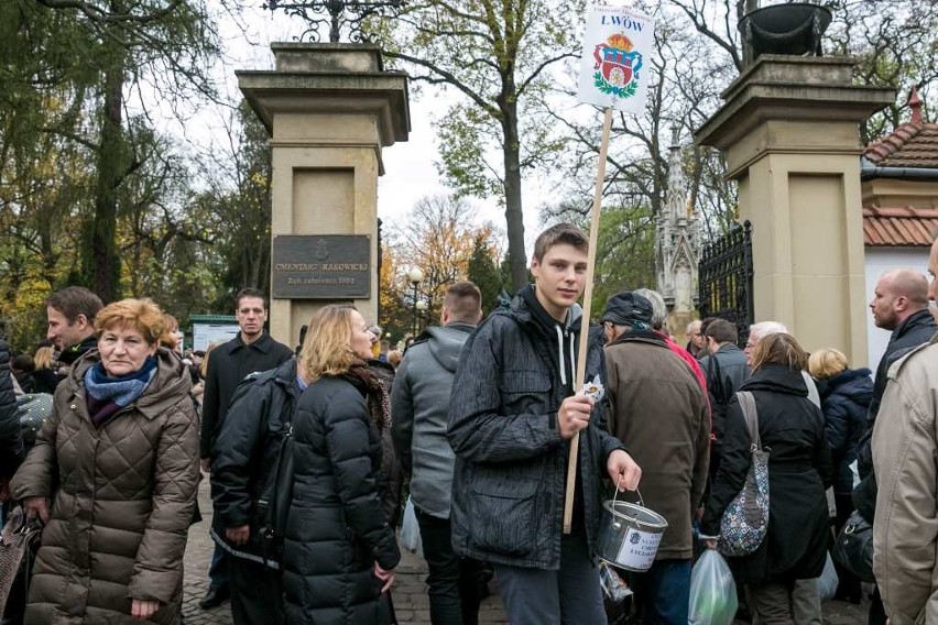 Przy krakowskich cmentarzach zabrakło kwesty na odnowę zabytkowych mogił. Po raz pierwszy od 35 lat!