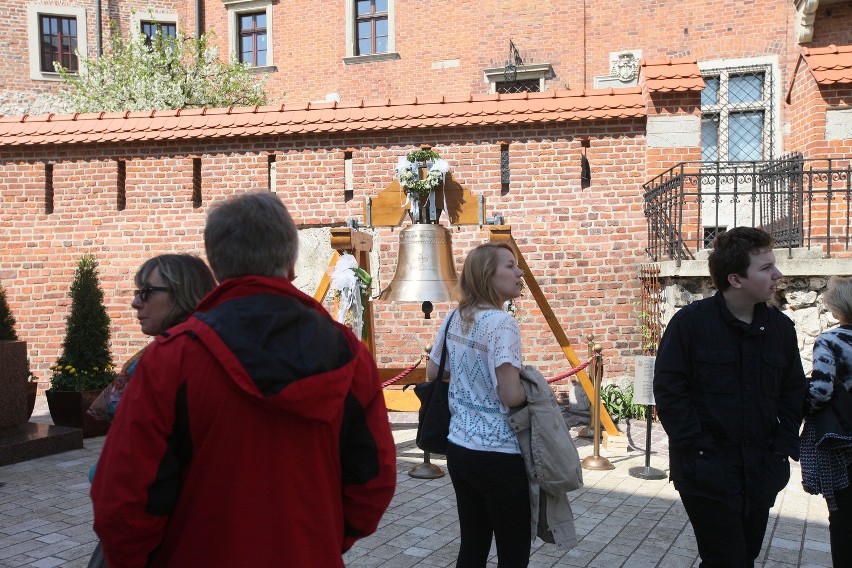Dzwon "Jan Paweł II" będzie bił codziennie na "Anioł Pański"