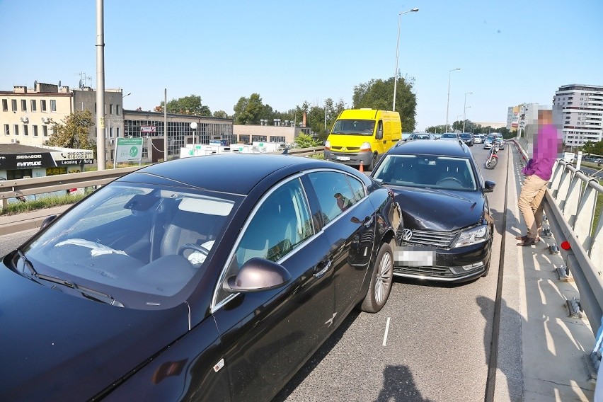 Wypadek 4 aut i potężne korki na zachodzie Wrocławia (ZDJĘCIA)