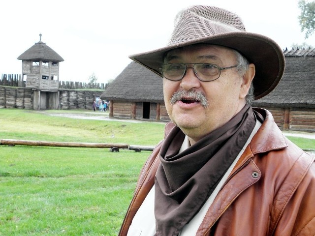 Wiesław Zajączkowski jako Indiana Jones podczas festynu archeologicznego w 2013 roku
