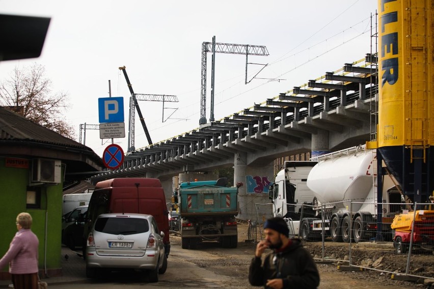 Kraków. Apelują o umożliwienie miastu wykupu terenów pod estakadami kolejowymi na Grzegórzkach