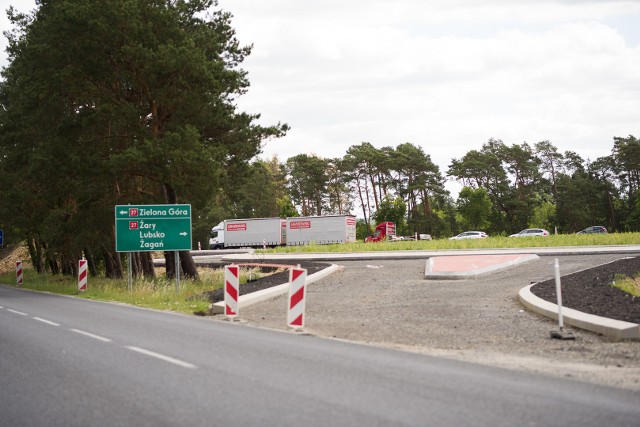 Budowa ronda w Nowogorodzie Bobrzańskim stanęła w miejscu. Wszystko z powodu kasy