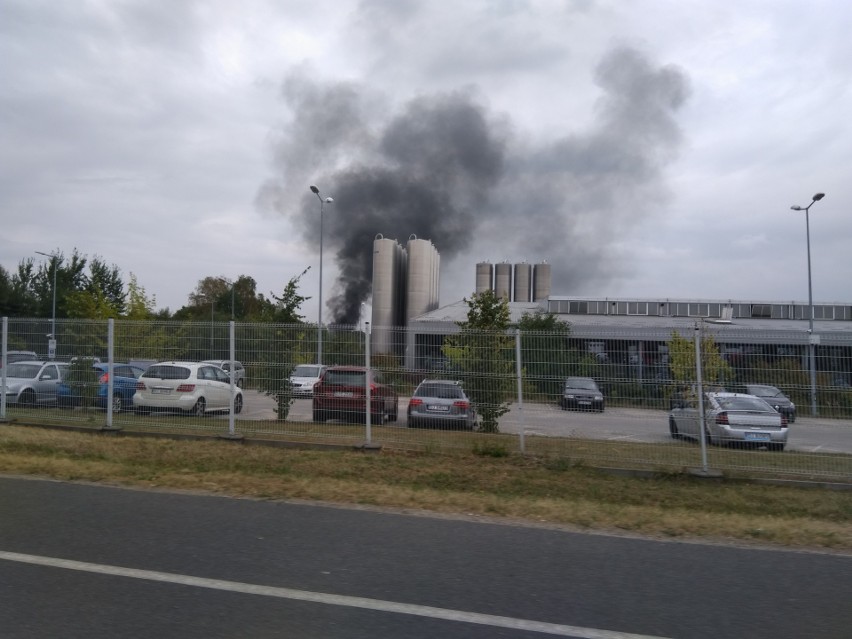 Pożar w Jeleniej Górze. Czarny dym nad miastem                 