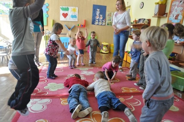 W Niepublicznym Przedszkolu "Tęcza&#8221; działa oddział żłobkowy do dzieci w wieku ponad 2 lat. Młodsze pójdą za kilka miesięcy do nowego żłobka przy ulicy Koszalińskiej.