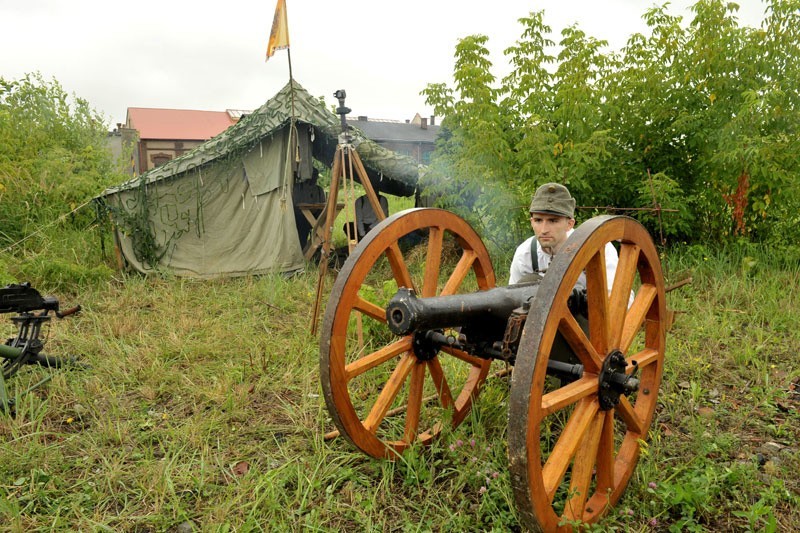 Pokazy grup rekonstrukcyjnych z całego kraju, m.in. Legionów...