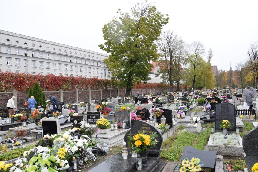 Cmentarz parafii św. Jadwigi Śląskiej w Chorzowie....