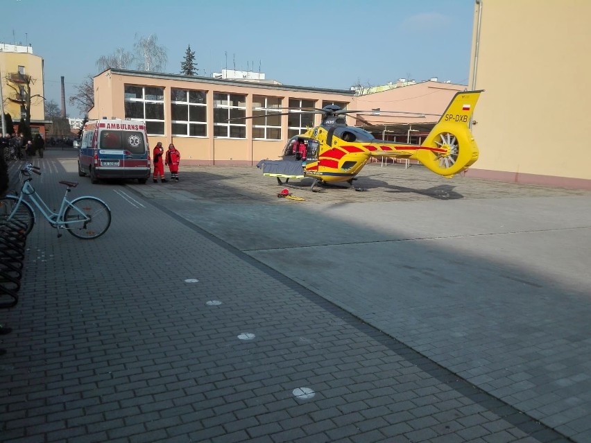 Poważny wypadek w Brzegu. Mężczyzna spadł z dachu
