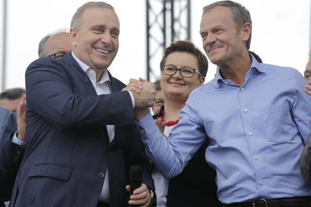 Grzegorz Schetyna i Donald Tusk w czasie kampanii wyborczej do Europarlamentu w 2019 roku.