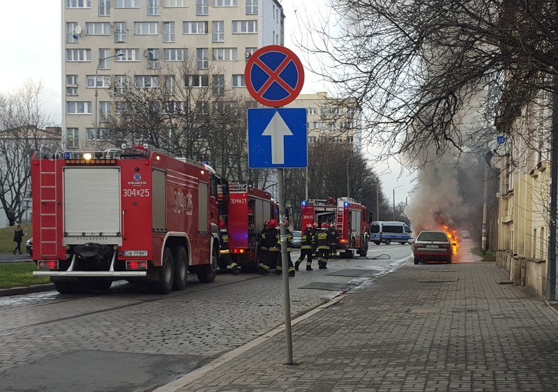 Wrocław: Pożar samochodu przy ul. Szpitalnej