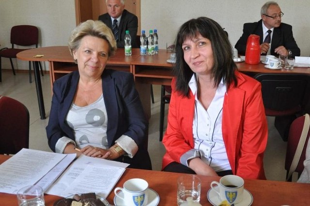 Mariola Konachiewicz (z lewej) zastąpiłą dziś na stanowisku Elżbietę Grubiznę (z prawej).