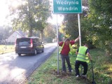 Nie zdążyli jeszcze postawić tablic, a już są niszczone