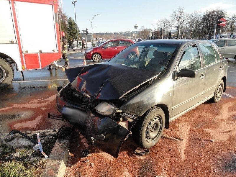 Nowy Sącz. Wypadek na Rondzie Solidarności. Dwie kobiety w szpitalu