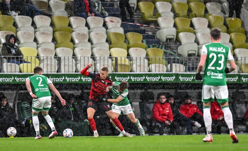 Lechia Gdańsk - Górnik Zabrze 18.11.2022 r. Oceniamy biało-zielonych. Łukasz Zwoliński bohaterem, ale są też słabe noty