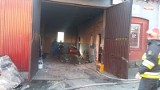 Pożar remizy OSP w Niegosławicach. Na miejscu 12 wozów straży pożarnej. Co tam się stało? Jak doszło do pożaru?  [ZDJĘCIA]