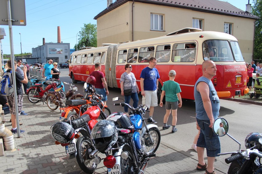 Trzebinia. Powrót do PRL-u, czyli woda z saturatora, milicja i przejażdżka"ogórkiem" [ZDJĘCIA]