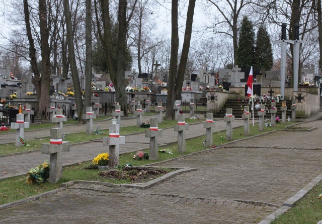 Kwaterę przebudowano w latach 80-tych XX wieku. Jej wygląd nie odpowiada faktycznym miejscom pochówku.