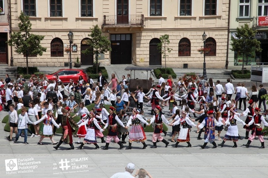 W 2018 roku na Rynku Górnym w Wieliczce odtańczono „Poloneza...