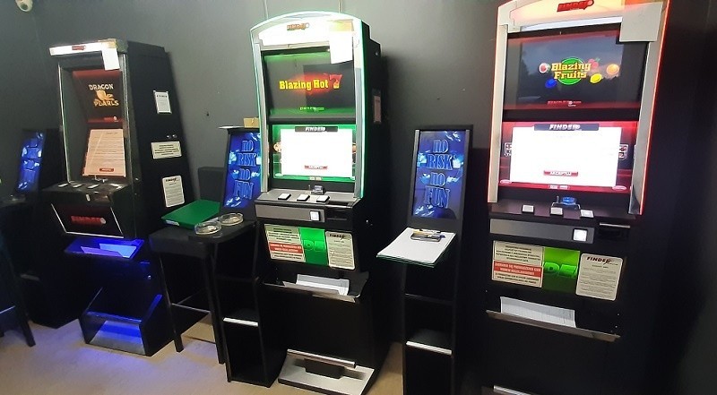 Nielegalne automaty hazardowe znalezione podczas serii...
