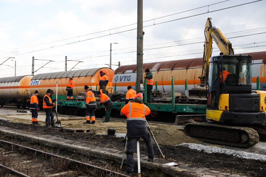 Kraków. Po 21 latach połączenia kolejowe wracają do Nowej Huty 