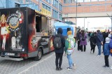 Food trucki w EC 1. Wielkie żarcie w nowym centrum Łodzi. Kuchnia żydowska z Otwocka i zakręcona frytka