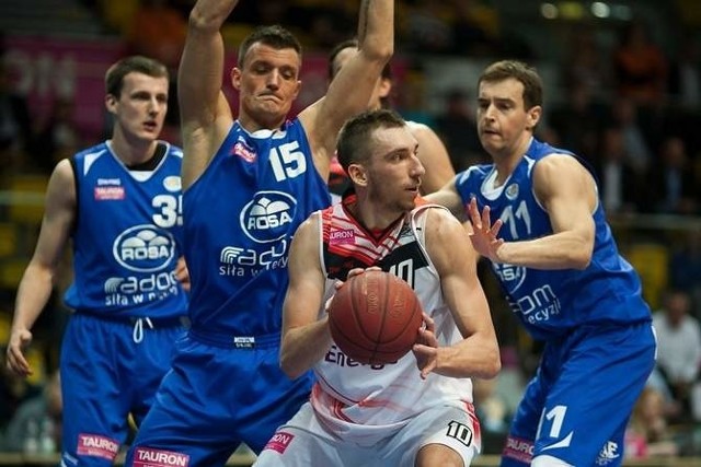 W środę koszykarze Energi Czarni Słupsk zagrają pierwsze spotkanie z Rosą Radom o brązowy medal Tauron Basket Ligi.